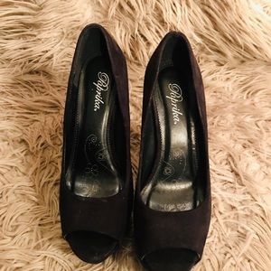 Women’s black heels